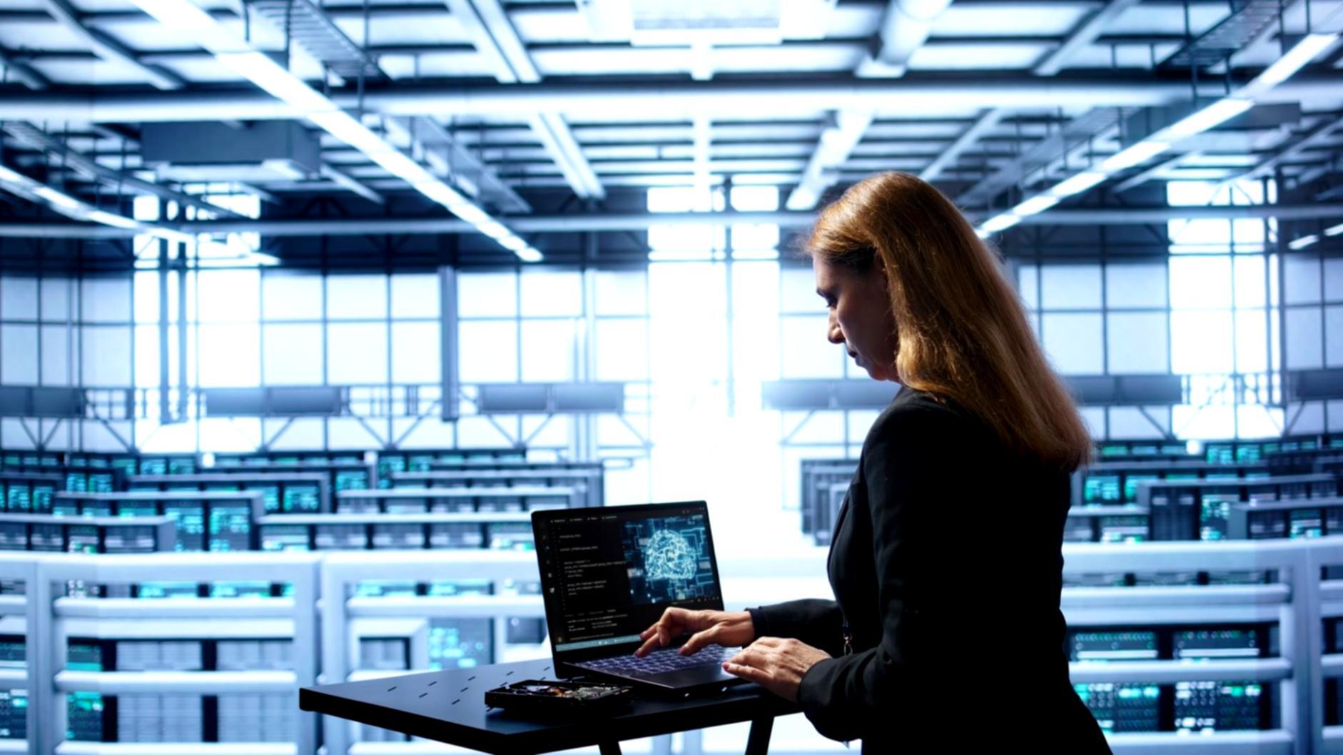 Teilnehmer während einer interaktiven Lernsession mit digitalen Tools